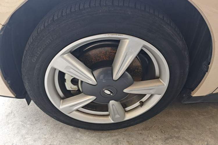 Used ORA Good Cat 2023 401 km Standard Range Premium Version Lithium Iron Phosphate Left Front Wheel Hub