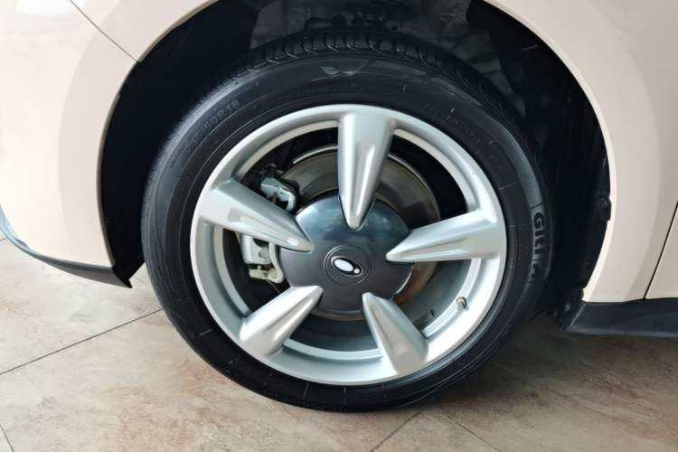 Used ORA Good Cat 2023 401 km Standard Range Luxury Version Ternary Lithium Left Front Wheel Hub