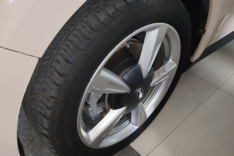 Used ORA Good Cat 2023 401 km Standard Range Luxury Version Lithium Iron Phosphate Left Front Wheel Hub