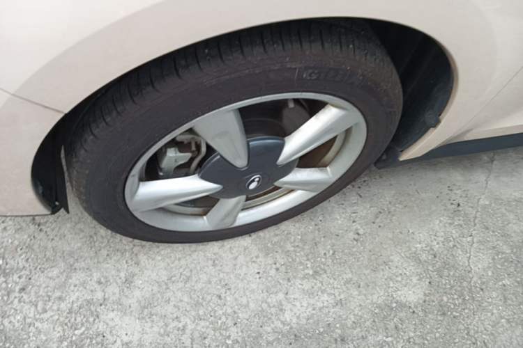Used ORA Good Cat 2023 401 km Standard Range Luxury Version Lithium Iron Phosphate Left Front Wheel Hub