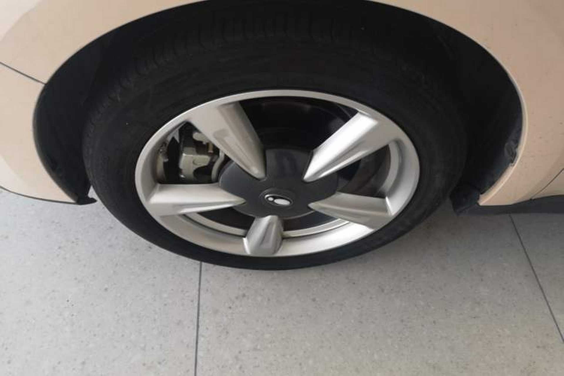 Used ORA Good Cat 2023 401 km Standard Range Premium Version Lithium Iron Phosphate Left Front Wheel Hub