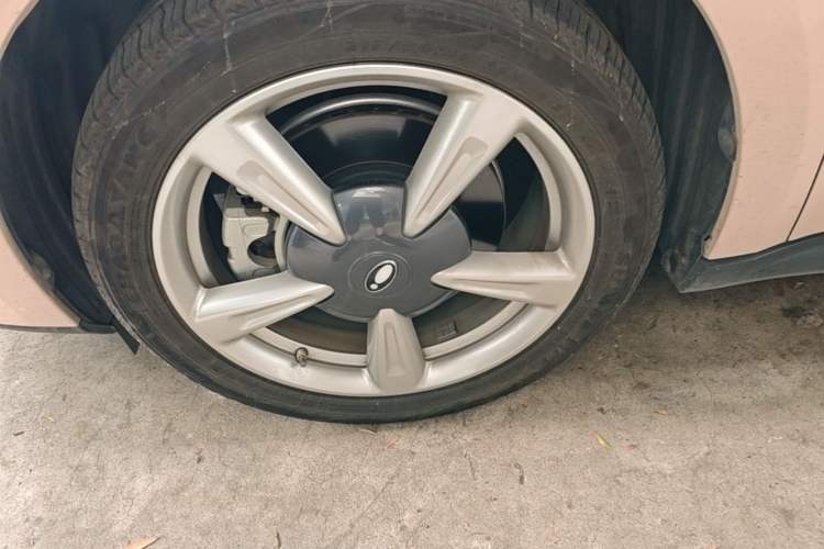 Used ORA Good Cat 2023 401 km Standard Range Comfort Version Lithium Iron Phosphate Left Front Wheel Hub