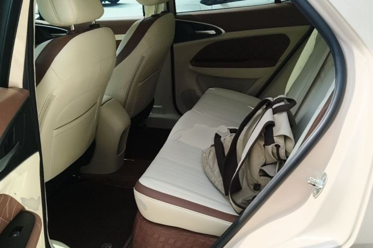 Used ORA Good Cat 2023 401 km Standard Range Luxury Version Lithium Iron Phosphate Left Rear Seat