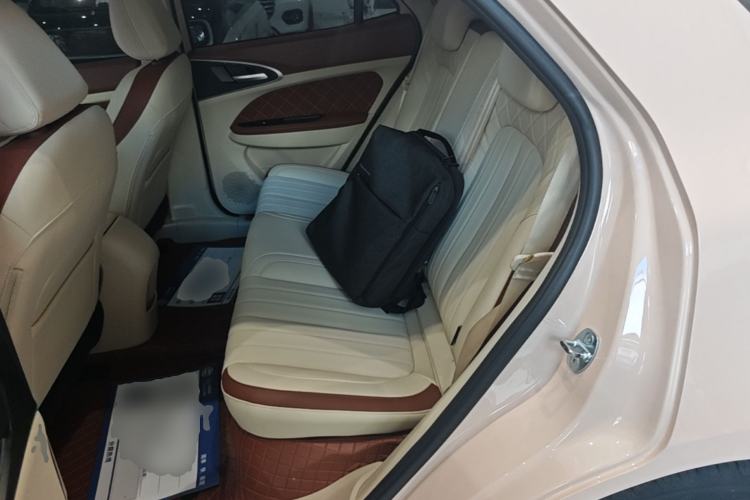 Used ORA Good Cat 2023 401 km Standard Range Luxury Version Lithium Iron Phosphate Left Rear Seat