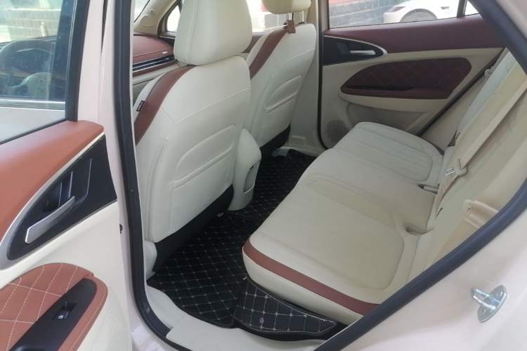 Used ORA Good Cat 2023 401 km Standard Range Prestige Version Lithium Iron Phosphate Left Rear Seat