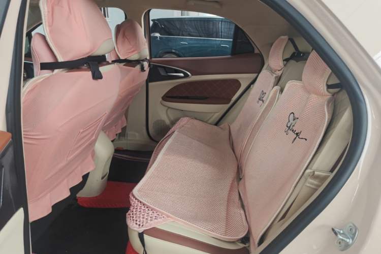 Used ORA Good Cat 2023 401 km Standard Range Prestige Version Lithium Iron Phosphate Left Rear Seat