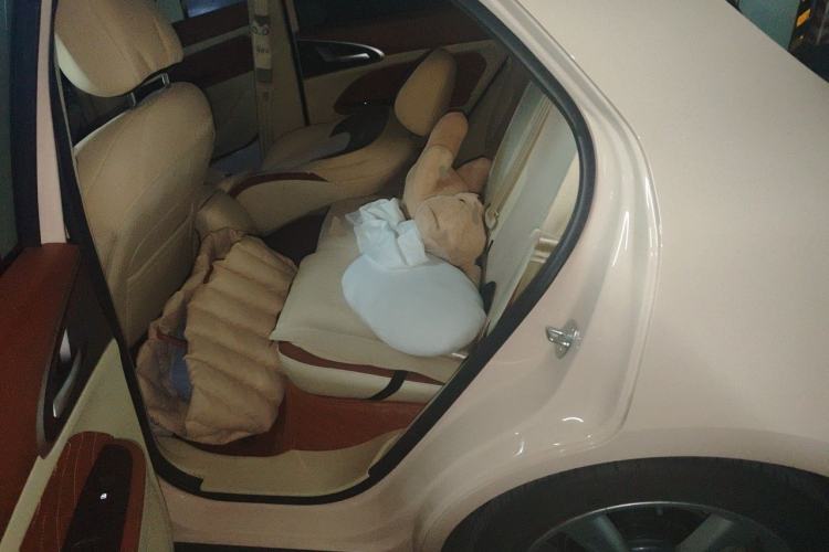 Used ORA Good Cat 2023 401 km Standard Range Luxury Version Lithium Iron Phosphate Left Rear Seat