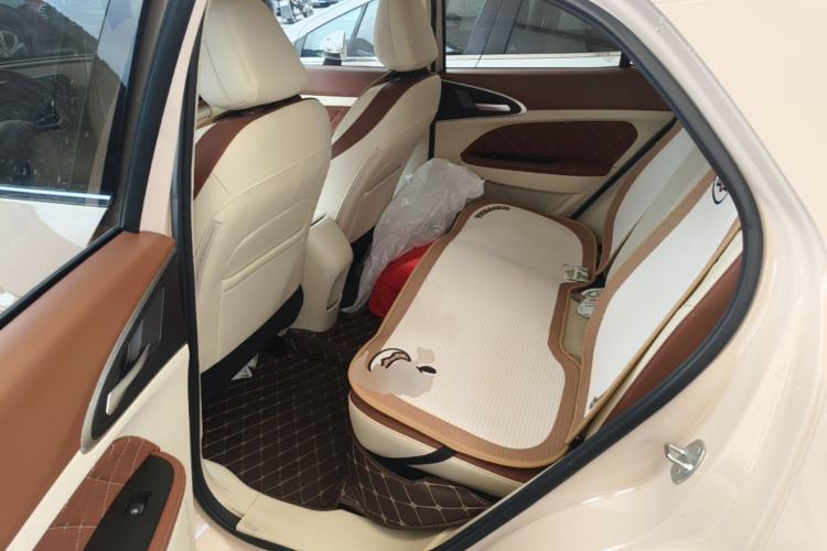 Used ORA Good Cat 2023 401 km Standard Range Luxury Version Lithium Iron Phosphate Left Rear Seat