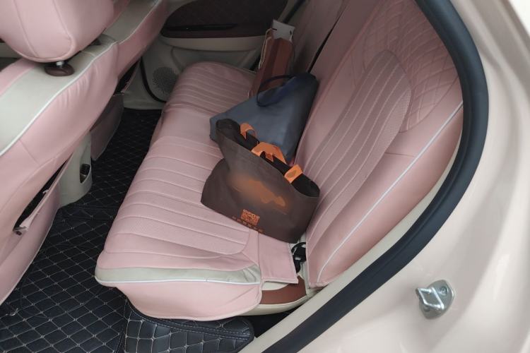 Used ORA Good Cat 2023 401 km Standard Range Comfort Version Lithium Iron Phosphate Left Rear Seat