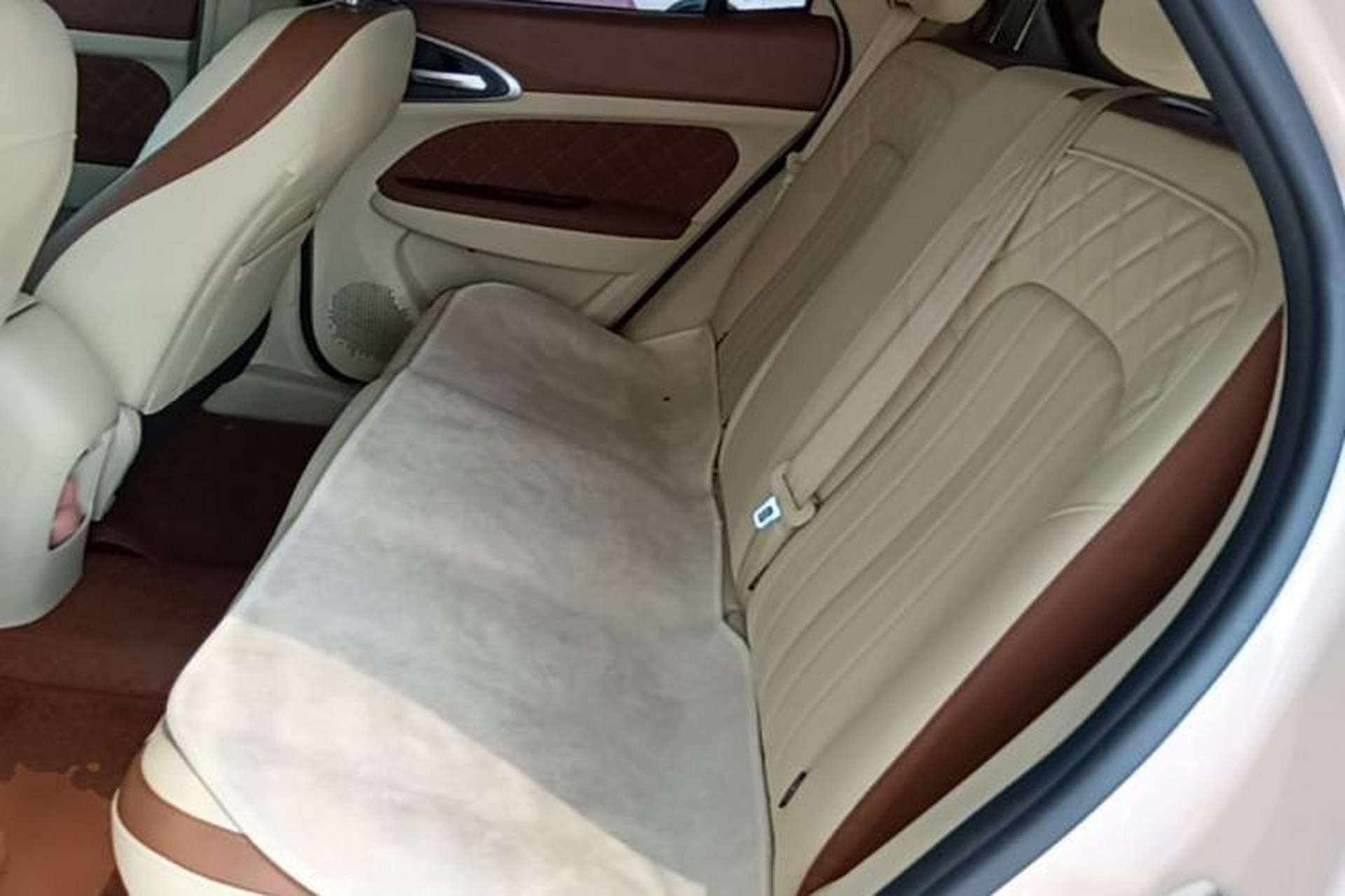 Used ORA Good Cat 2023 401 km Standard Range Luxury Version Lithium Iron Phosphate Left Rear Seat