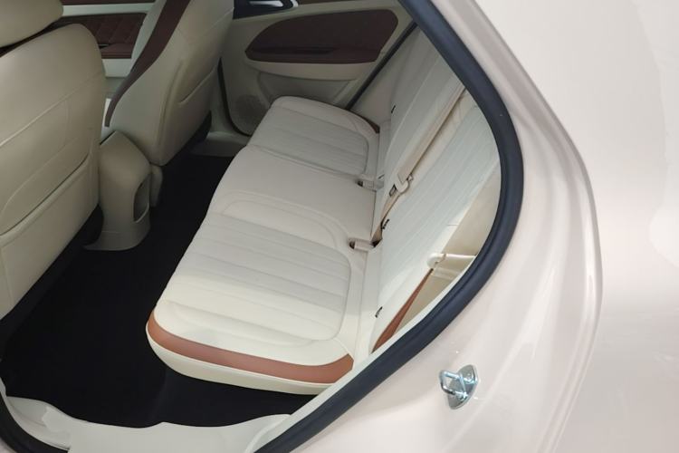 Used ORA Good Cat 2023 401 km Standard Range Luxury Version Lithium Iron Phosphate Left Rear Seat