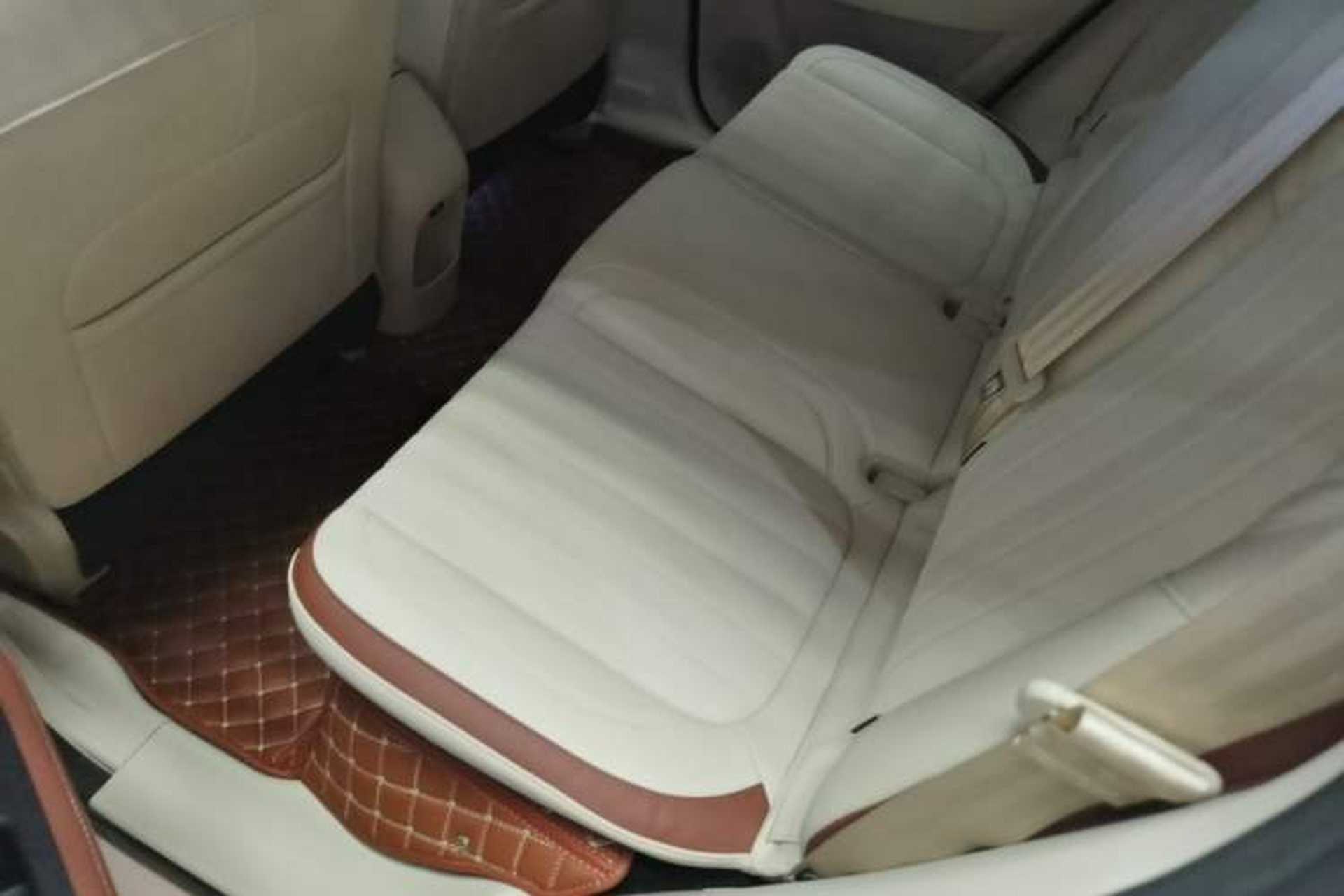 Used ORA Good Cat 2023 401 km Standard Range Luxury Version Lithium Iron Phosphate Left Rear Seat