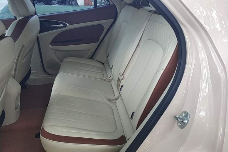 Used ORA Good Cat 2023 401 km Standard Range Luxury Version Lithium Iron Phosphate Left Rear Seat