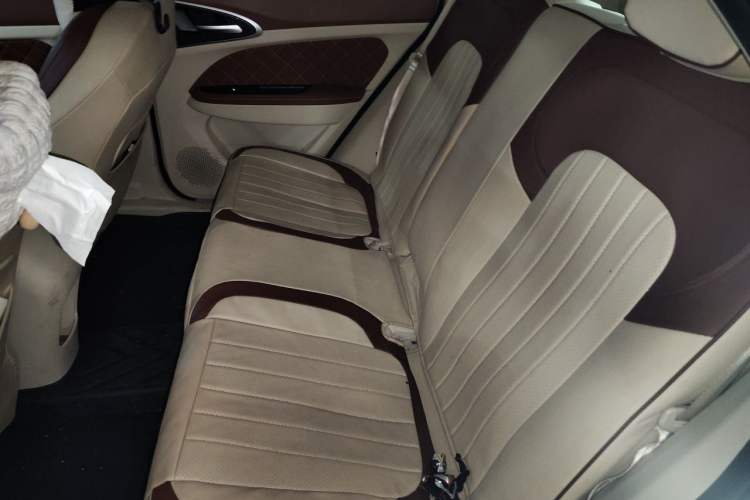 Used ORA Good Cat 2023 401 km Standard Range Luxury Version Lithium Iron Phosphate Left Rear Seat
