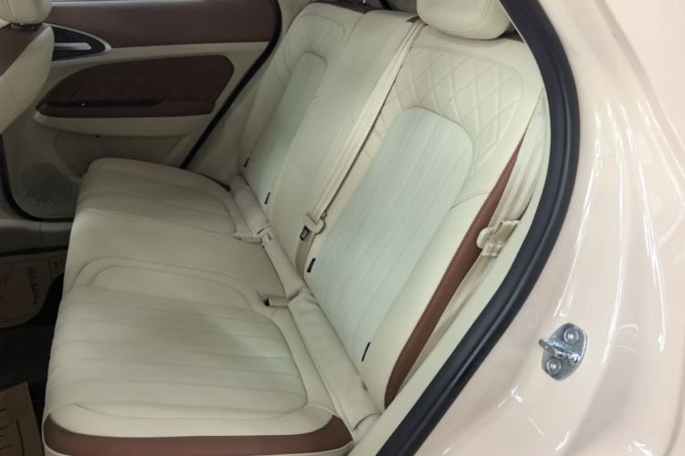 Used ORA Good Cat 2023 401 km Standard Range Premium Version Lithium Iron Phosphate Left Rear Seat