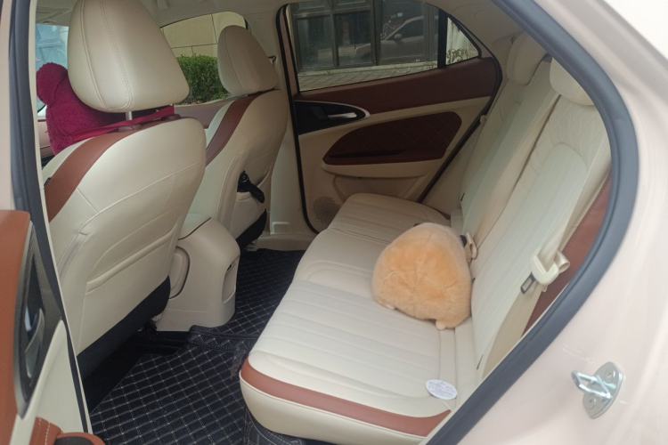 Used ORA Good Cat 2023 401 km Standard Range Luxury Version Lithium Iron Phosphate Left Rear Seat