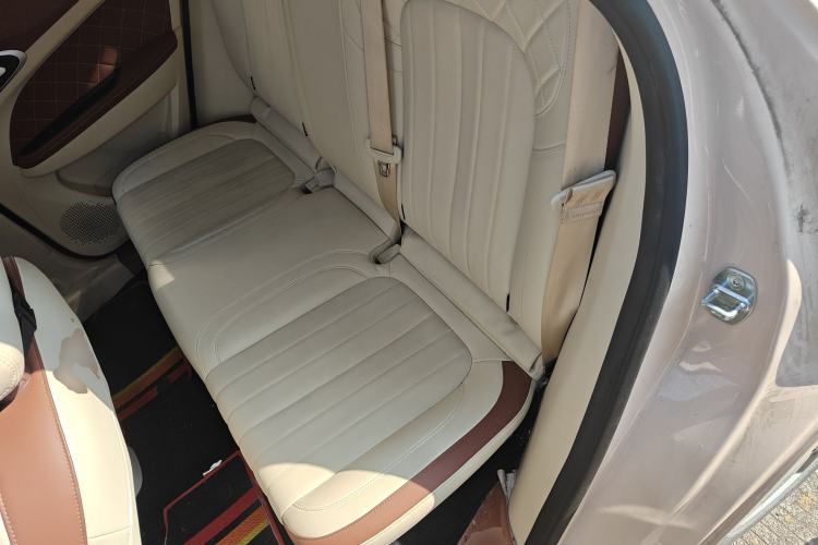 Used ORA Good Cat 2023 401 km Standard Range Premium Version Lithium Iron Phosphate Left Rear Seat
