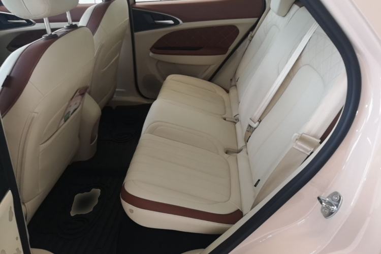 Used ORA Good Cat 2023 401 km Standard Range Premium Version Lithium Iron Phosphate Left Rear Seat