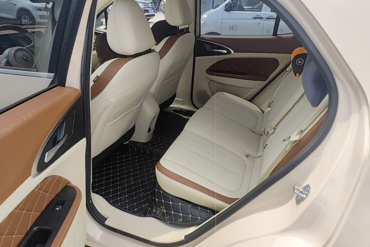 Used ORA Good Cat 2023 401 km Standard Range Luxury Version Lithium Iron Phosphate Left Rear Seat