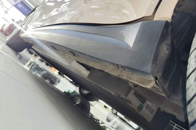 Used ORA Good Cat 2023 401 km Standard Range Luxury Version Lithium Iron Phosphate Left Side Sill