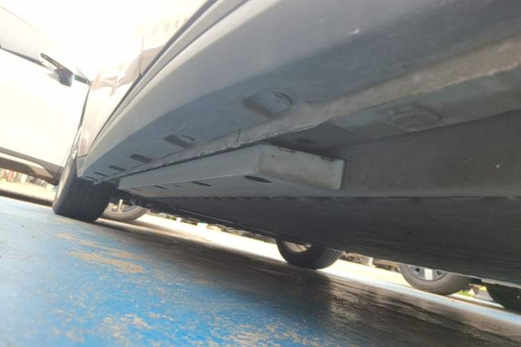 Used ORA Good Cat 2023 401 km Standard Range Luxury Version Lithium Iron Phosphate Left Side Sill