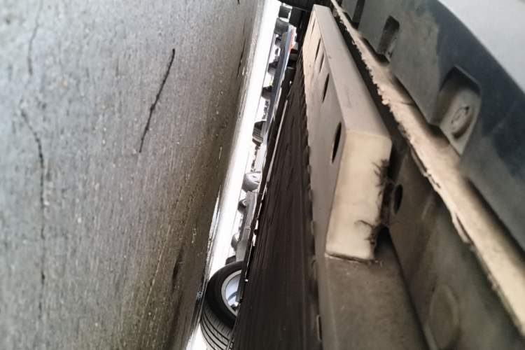 Used ORA Good Cat 2023 401 km Standard Range Luxury Version Lithium Iron Phosphate Left Side Sill