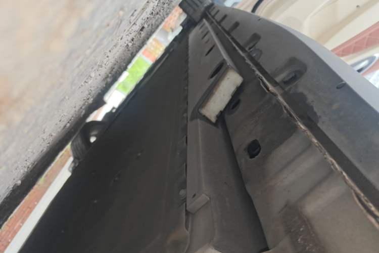 Used ORA Good Cat 2023 401 km Standard Range Prestige Version Lithium Iron Phosphate Left Side Sill