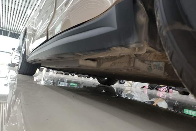 Used ORA Good Cat 2023 401 km Standard Range Premium Version Lithium Iron Phosphate Left Side Sill