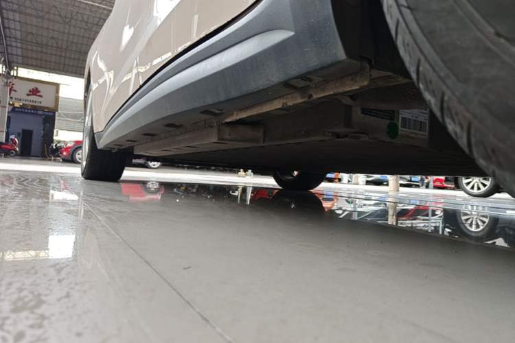 Used ORA Good Cat 2023 401 km Standard Range Premium Version Lithium Iron Phosphate Left Side Sill