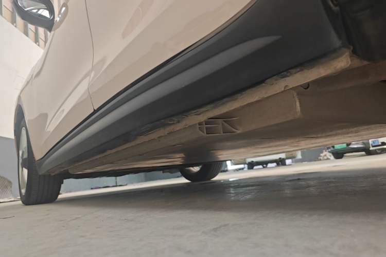 Used ORA Good Cat 2023 401 km Standard Range Luxury Version Ternary Lithium Left Side Sill