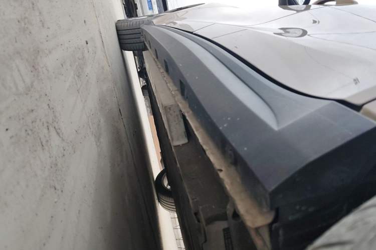 Used ORA Good Cat 2023 401 km Standard Range Prestige Version Lithium Iron Phosphate Left Side Sill