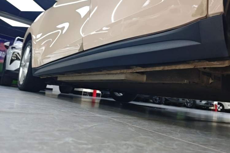 Used ORA Good Cat 2023 401 km Standard Range Luxury Version Lithium Iron Phosphate Left Side Sill