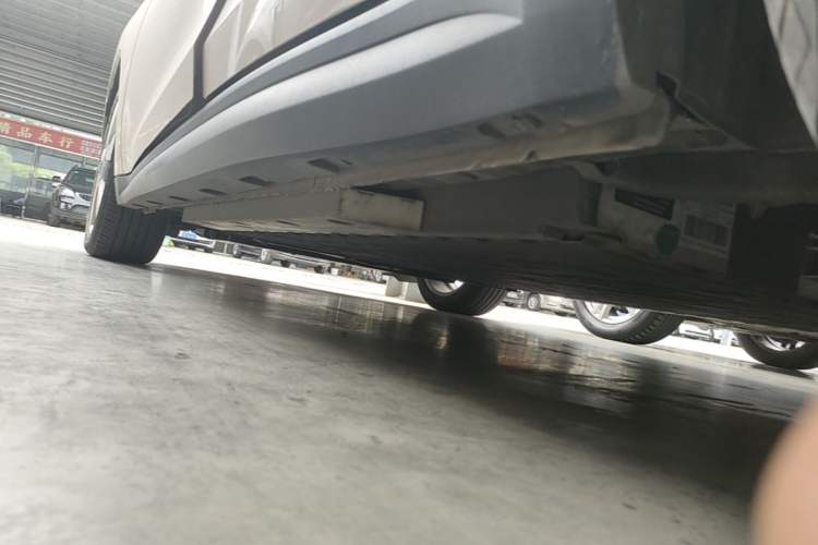 Used ORA Good Cat 2023 401 km Standard Range Premium Version Lithium Iron Phosphate Left Side Sill
