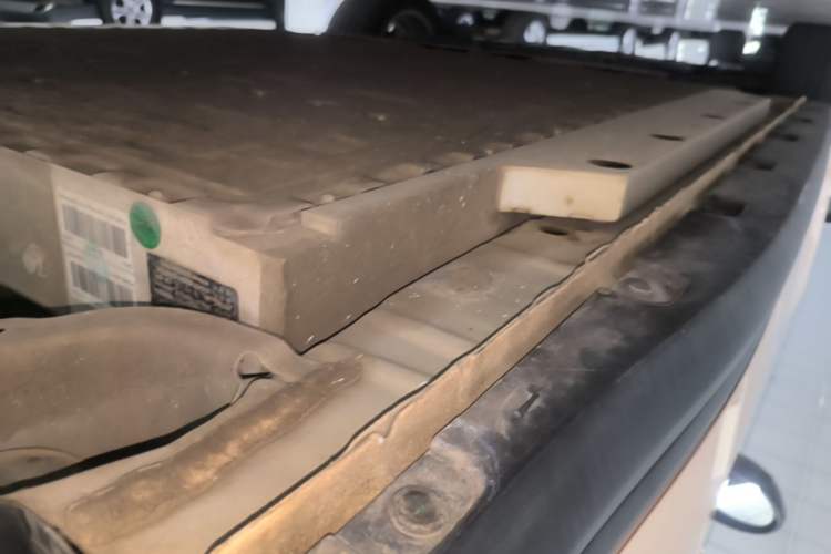 Used ORA Good Cat 2023 401 km Standard Range Luxury Version Lithium Iron Phosphate Left Side Sill