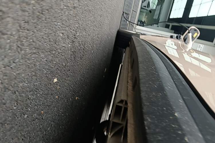 Used ORA Good Cat 2023 401 km Standard Range Luxury Version Ternary Lithium Left Side Sill