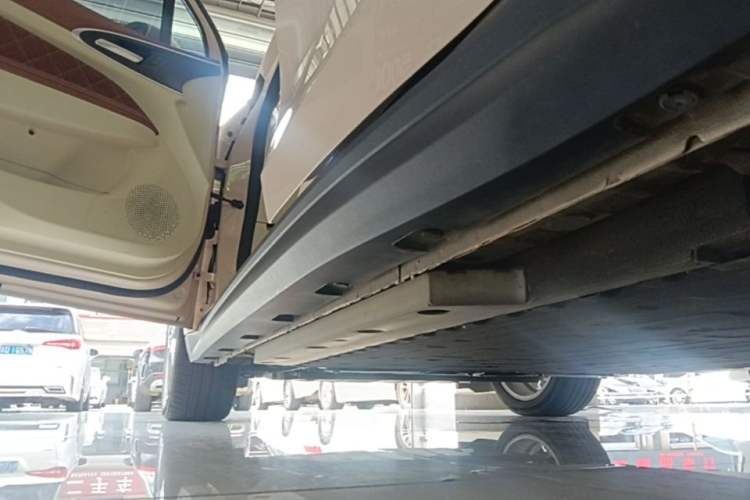 Used ORA Good Cat 2023 401 km Standard Range Luxury Version Lithium Iron Phosphate Left Side Sill