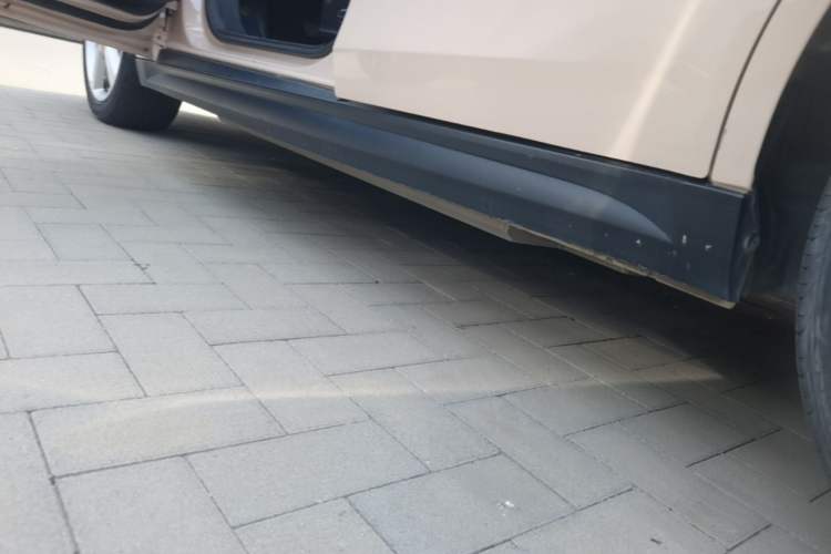 Used ORA Good Cat 2023 401 km Standard Range Comfort Version Lithium Iron Phosphate Left Side Sill