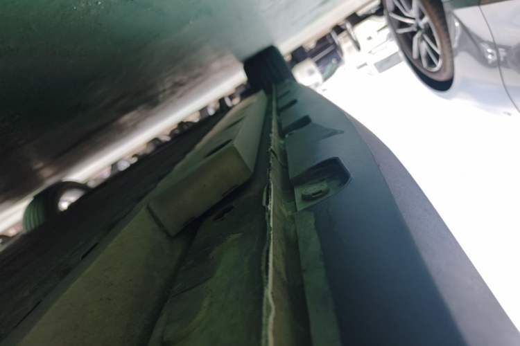 Used ORA Good Cat 2023 401 km Standard Range Luxury Version Lithium Iron Phosphate Left Side Sill