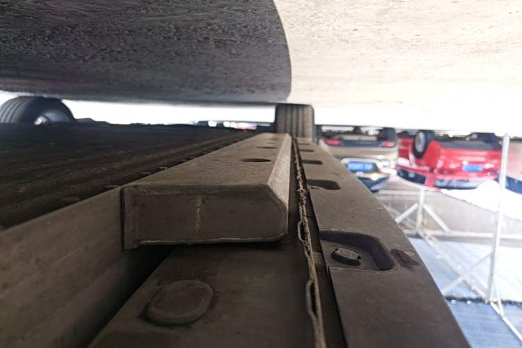 Used ORA Good Cat 2023 401 km Standard Range Comfort Version Lithium Iron Phosphate Left Side Sill