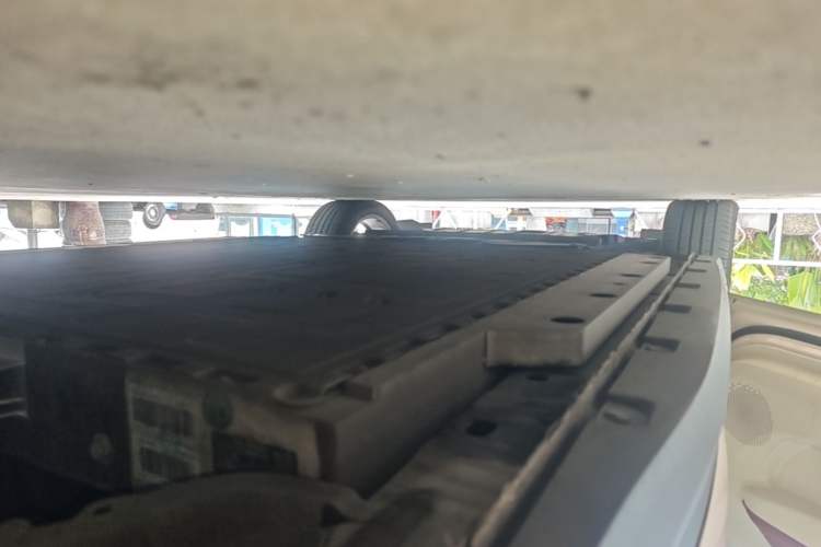 Used ORA Good Cat 2023 401 km Standard Range Prestige Version Lithium Iron Phosphate Left Side Sill