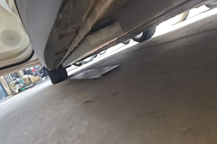 Used ORA Good Cat 2023 401 km Standard Range Premium Version Lithium Iron Phosphate Left Side Sill