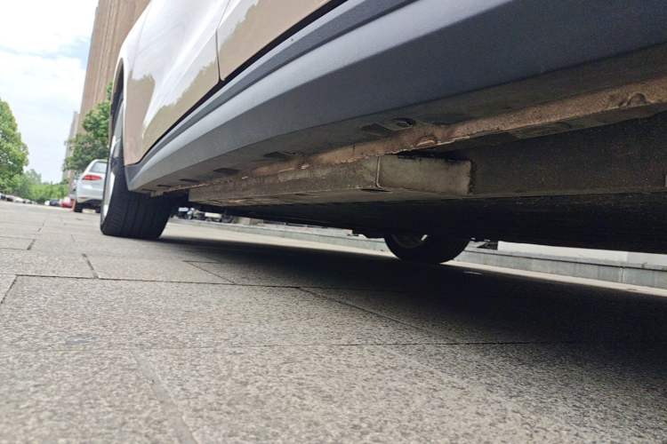 Used ORA Good Cat 2023 401 km Standard Range Prestige Version Lithium Iron Phosphate Left Side Sill