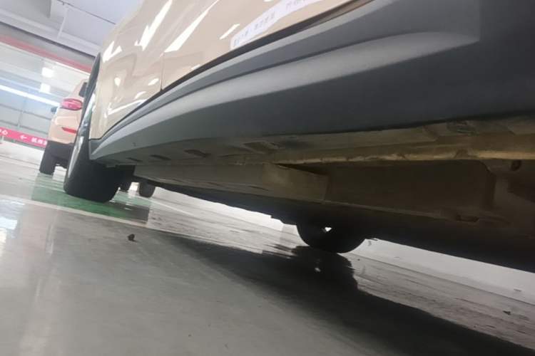 Used ORA Good Cat 2023 401 km Standard Range Premium Version Lithium Iron Phosphate Left Side Sill
