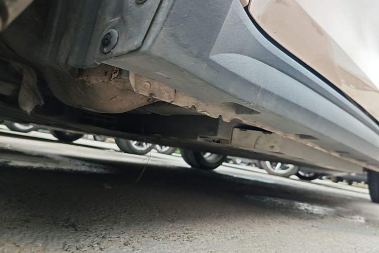 Used ORA Good Cat 2023 401 km Standard Range Prestige Version Lithium Iron Phosphate Left Side Sill