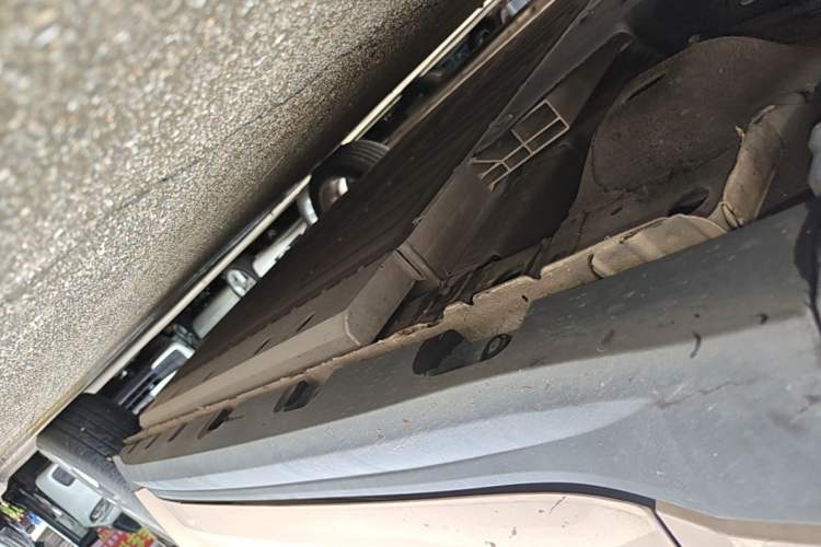 Used ORA Good Cat 2023 401 km Standard Range Comfort Version Lithium Iron Phosphate Left Side Sill