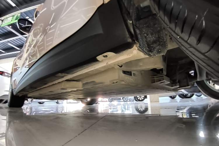 Used ORA Good Cat 2023 401 km Standard Range Premium Version Lithium Iron Phosphate Left Side Sill