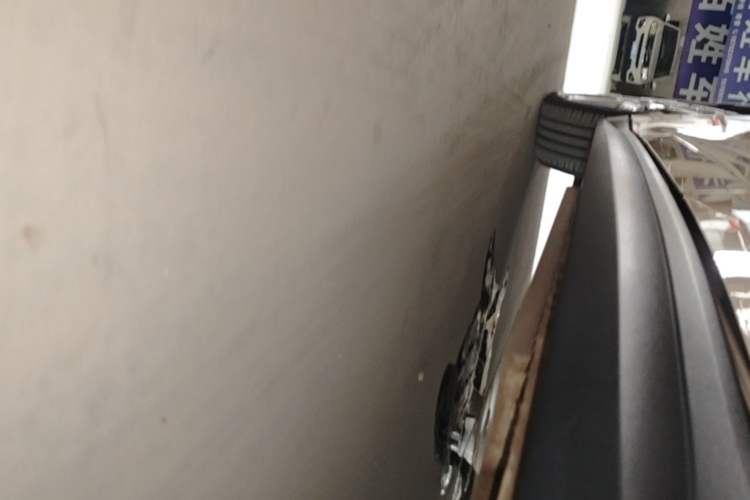 Used ORA Good Cat 2023 401 km Standard Range Premium Version Lithium Iron Phosphate Left Side Sill
