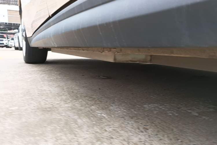 Used ORA Good Cat 2023 401 km Standard Range Comfort Version Lithium Iron Phosphate Left Side Sill
