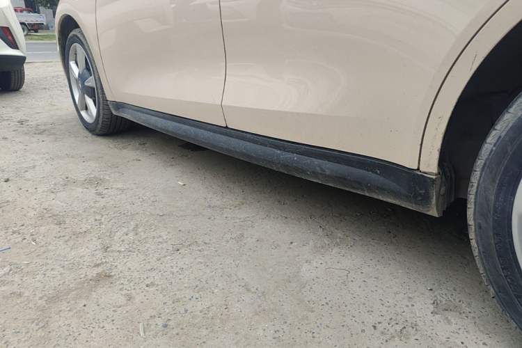 Used ORA Good Cat 2023 401 km Standard Range Luxury Version Lithium Iron Phosphate Left Side Sill