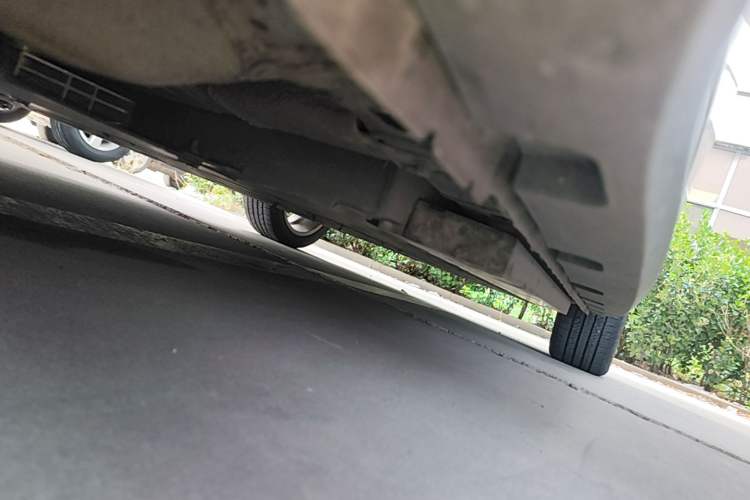 Used ORA Good Cat 2023 401 km Standard Range Prestige Version Lithium Iron Phosphate Left Side Sill
